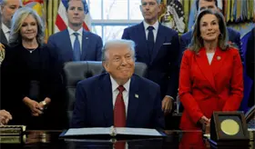 Trump plantea dejar expirar el T-MEC y buscar nuevo acuerdo con México y Canadá