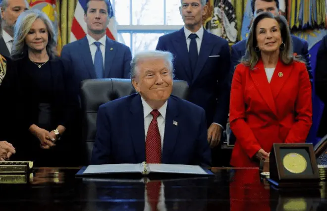 Trump plantea dejar expirar el T-MEC y buscar nuevo acuerdo con México y Canadá