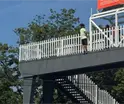 Joven se arroja de puente peatonal en Atasta