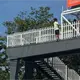 Joven se arroja de puente peatonal en Atasta