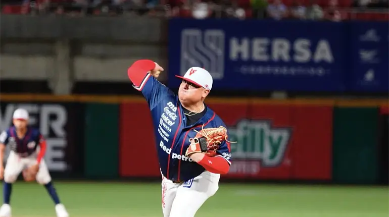 Javier Solano es operado del codo y es baja el resto de temporada con Venados de Mazatlán