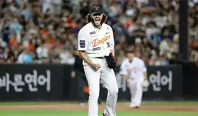 El mexicoamericano Cody Ponce firma por tres años con Azulejos de Toronto