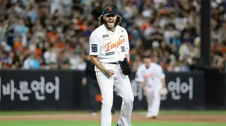 El mexicoamericano Cody Ponce firma por tres años con Azulejos de Toronto