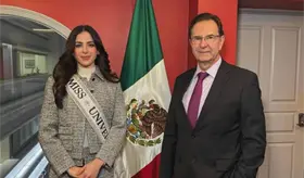 Fátima Bosch visita la embajada de México en EE.UU.