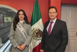 Fátima Bosch visita la embajada de México en EE.UU.