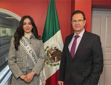 Fátima Bosch visita la embajada de México en EE.UU.