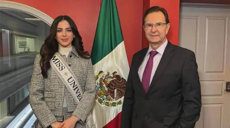 Fátima Bosch visita la embajada de México en EE.UU.