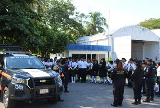 Recibe SSPC a alumnos del Cecyte como parte del programa "Un día con tu policía"