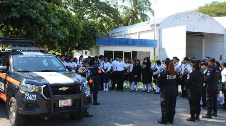Recibe SSPC a alumnos del Cecyte como parte del programa "Un día con tu policía"