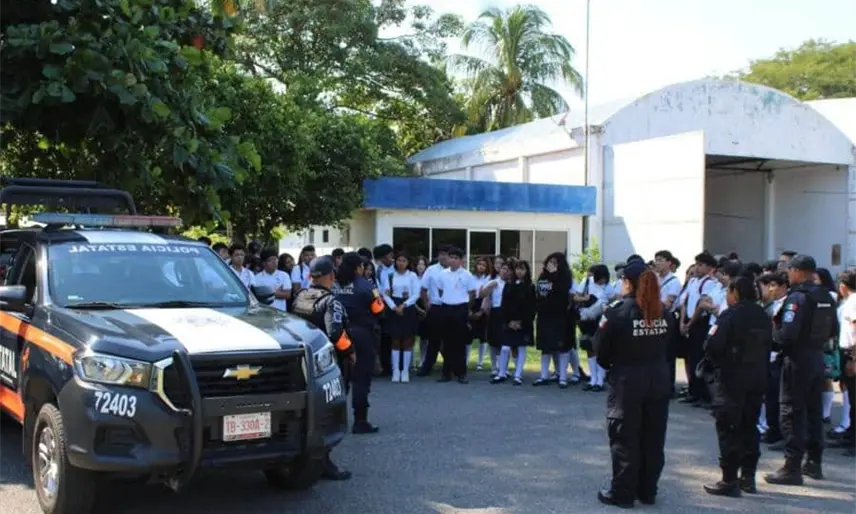 Recibe SSPC a alumnos del Cecyte como parte del programa "Un día con tu policía"