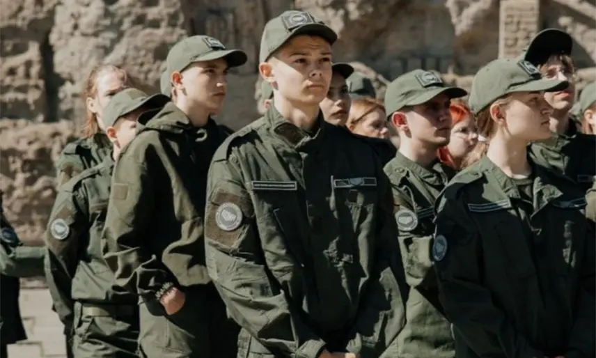 Rusia envía niños ucranianos a Corea del Norte para militarización forzada, acusa Kiev