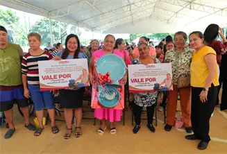 Entrega Yolanda Osuna utensilios de cocina a 300 mujeres del programa de fortalecimiento económico