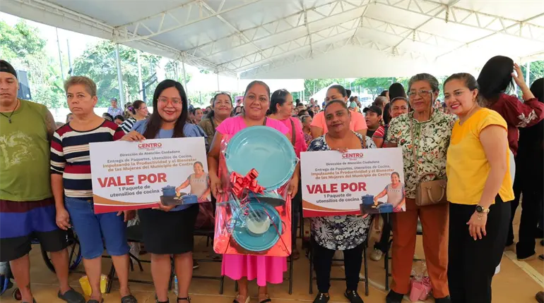 Entrega Osuna utensilios de cocina a más de 300 mujeres del programa de fortalecimiento económico