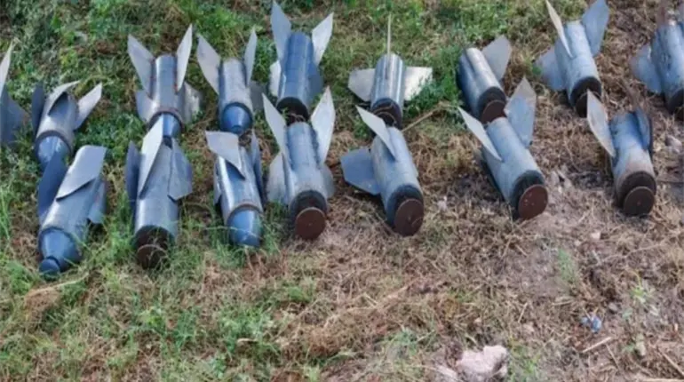 Aseguran 100 artefactos explosivos, armas y equipo táctico en Sinaloa