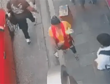 Madre con bebé en brazos muere al recibir bala perdida durante persecución policial en Ecuador