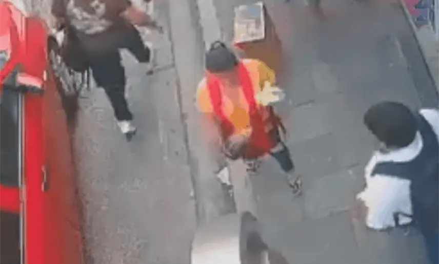 Madre con bebé en brazos muere al recibir bala perdida durante persecución policial en Ecuador