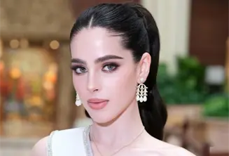 Regañan a Fátima Bosch por comer hamburguesa durante un en vivo