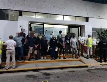 Desmantelan oficina donde ofrecían documentos falsos a migrantes en Chiapas