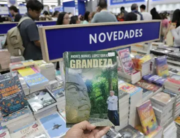 “Grandeza” del expresidente López Obrador, llega a la FIL Guadalajara