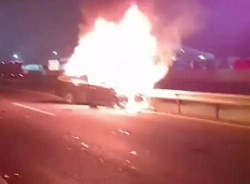 Muere hombre tras chocar su vehículo contra caja de tráiler en la Coatzacoalcos-Cárdenas