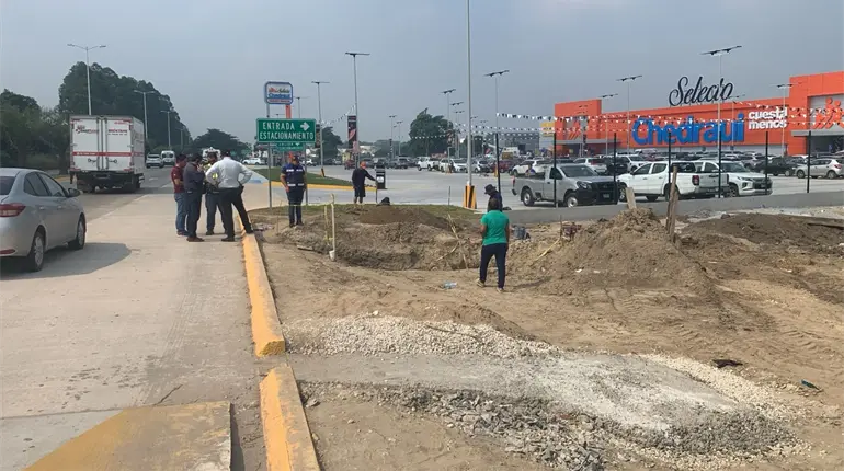 Habitantes de Brisas del Carrizal mantienen inconformidad por obras de drenaje de Chedraui