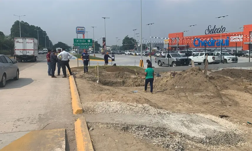 Habitantes de Brisas del Carrizal mantienen inconformidad por obras de drenaje de Chedraui