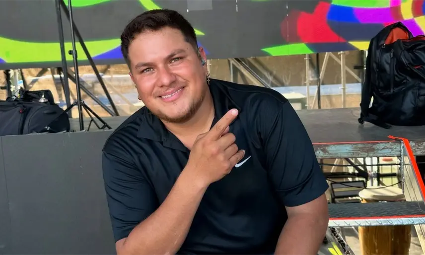 El tabasqueño Eduardo Caraveo es la nueva voz de Junior Klan