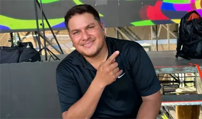 El tabasqueño Eduardo Caraveo es la nueva voz de Junior Klan