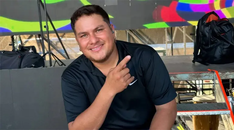 El tabasqueño Eduardo Caraveo es la nueva voz de Junior Klan