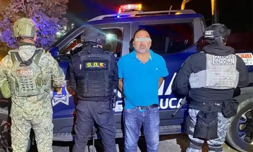 Detienen en Edomex a falso policía, había adaptado auto como patrulla hasta con sirena