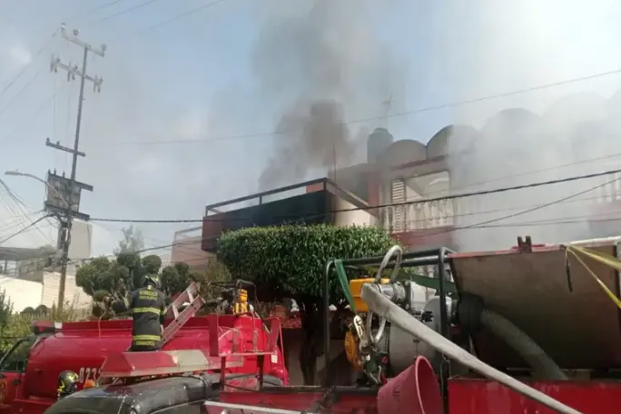 Incendio de viviendas en la CDMX deja 2 personas heridas