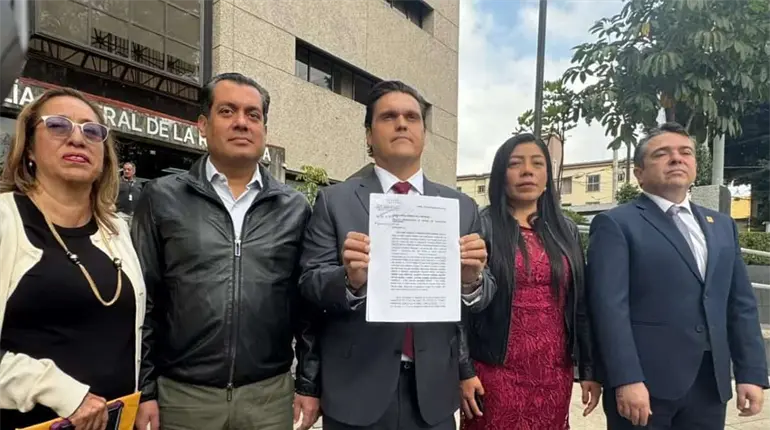 Presentan en la FGR nueva denuncia contra Cabeza de Vaca por "huachicol fiscal"
