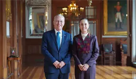 Sheinbaum se reúne con José Medina Mora, nuevo presidente del CCE