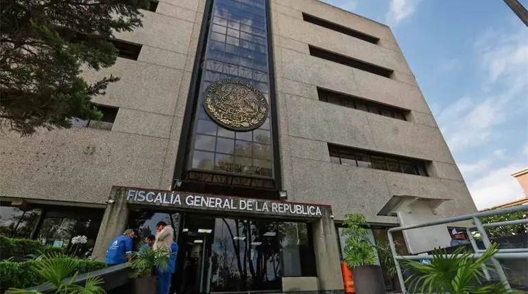 Pese a restricciones FGR con Gertz Manero al frente pagó mil mdp en seguros médicos VIP