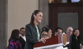 Pide Sheinbaum no hacer caso de videos creados con IA para intentar defraudar con su imagen