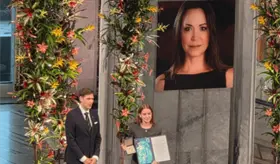 Hija de María Corina Machado recibe el Nobel de la Paz en su nombre