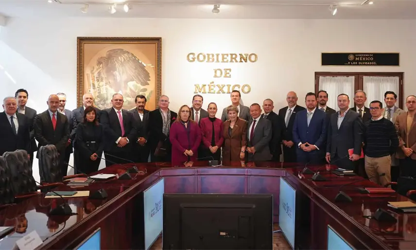 Sheinbaum se reúne con empresas de carga que operan en el AIFA