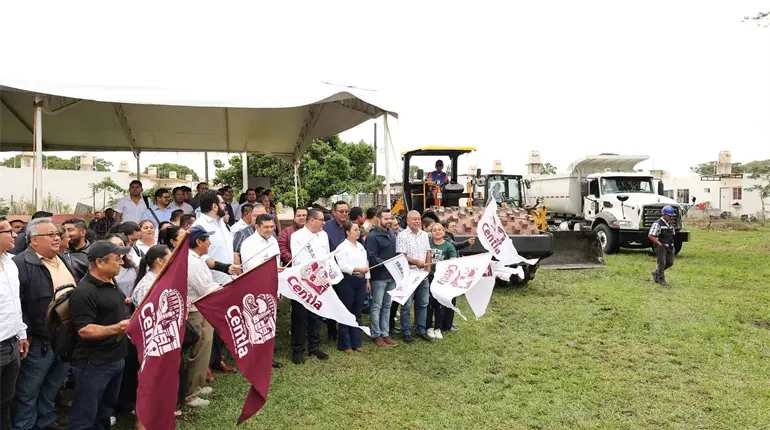 May y Conavi ponen en marcha construcción de 1,200 viviendas en Centla