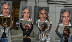 Un tercer juez federal concede una solicitud para divulgar registros judiciales relacionados con Epstein