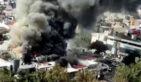 Incendio consume bar Strana en Guadalajara; bomberos controlan el siniestro