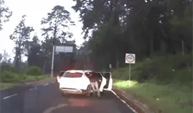 Pareja logra escapar de intento de asalto a mano armada en la México-Cuernavaca