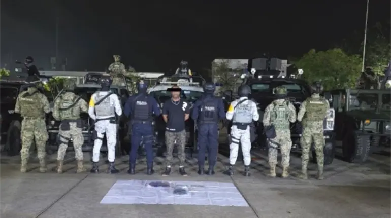 Detienen a 3 presuntos integrantes del CJNG con droga en el Centro
