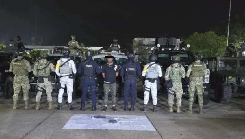 Detienen a 3 presuntos integrantes del CJNG con droga en el Centro