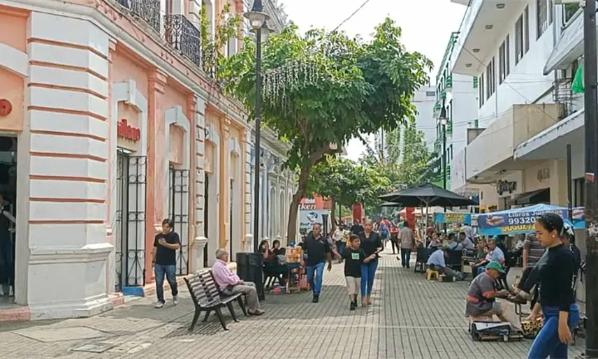 Comerciantes de Zona Luz reprochan cambio de sede de la Feria Navideña