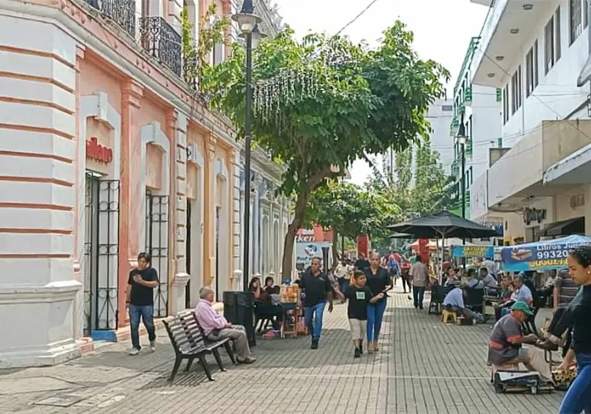 Comerciantes de Zona Luz reprochan cambio de sede de la Feria Navideña