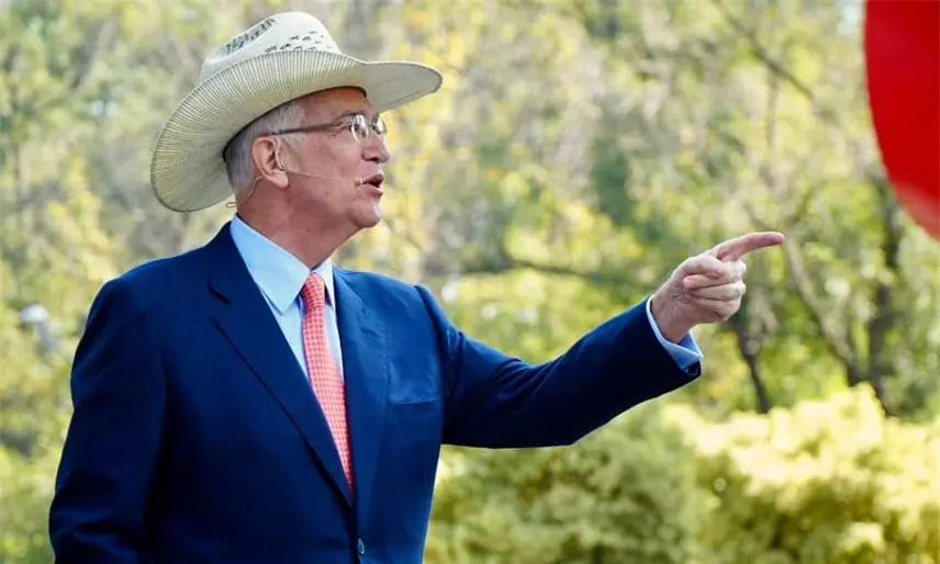 Corte rechaza recurso con el que Salinas Pliego buscaba registrar la palabra "azteca"