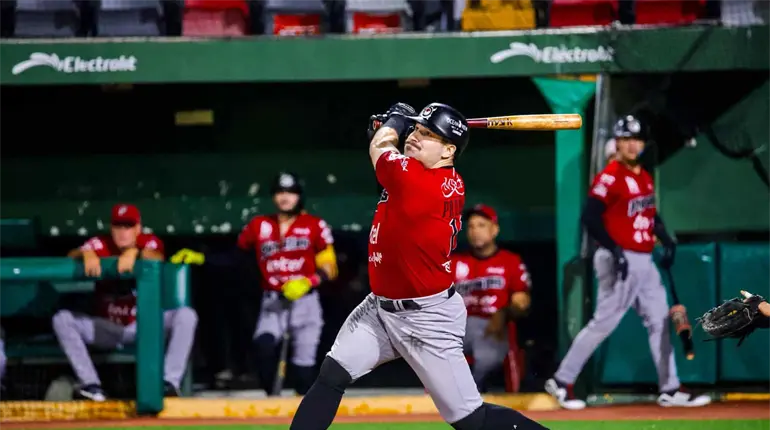 Piratas de Campeche anuncia baja del canadiense Connor Panas