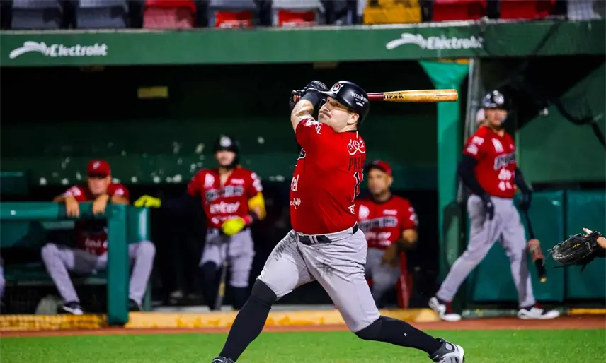 Piratas de Campeche anuncia baja del canadiense Connor Panas