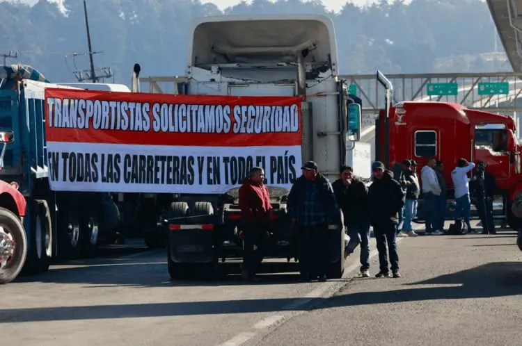 Transportistas y productores pausan diálogo con gobierno; amagan con cierres