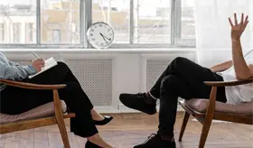 "Saturados" consultorios particulares de psicólogos por temporada navideña: Colegio